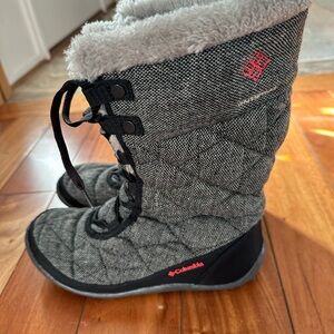 Columbia Women's Black and Gray Winter Boots